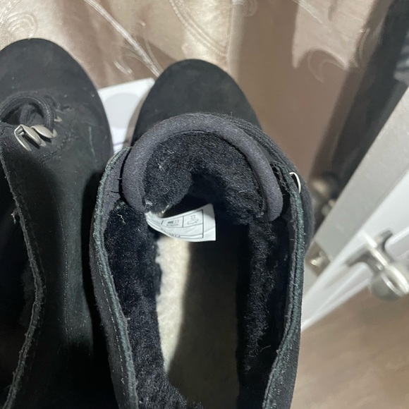 Uggs - Picture 5 of 7